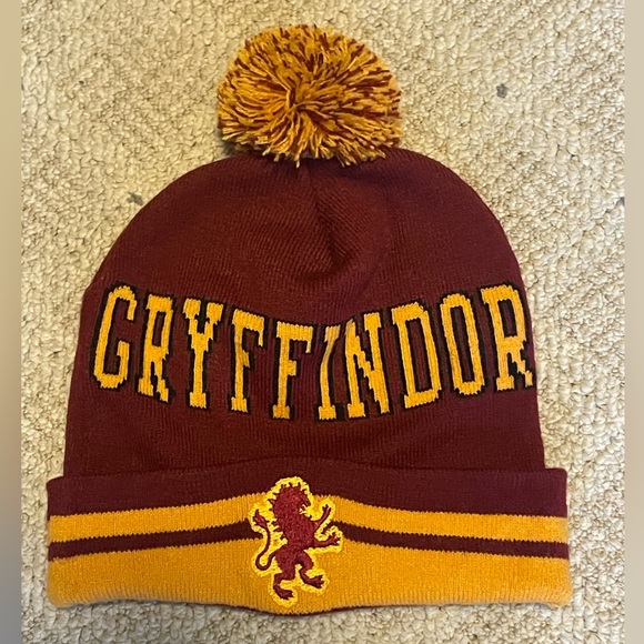 Wizarding World Of Harry Potter Other - Harry Potter Gryffindor Knit Beanie with Pom *New*